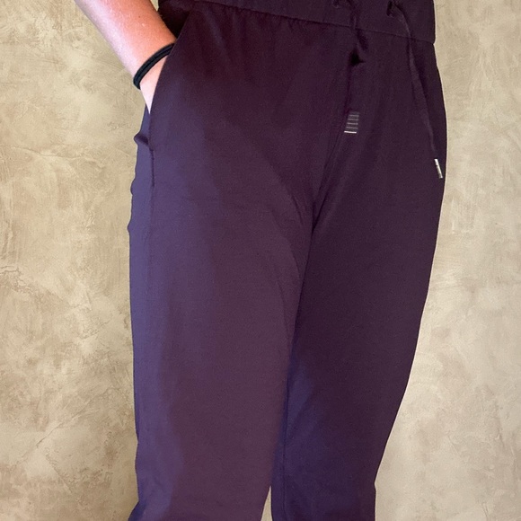 Lululemon On the Fly Pants - Picture 11 of 15